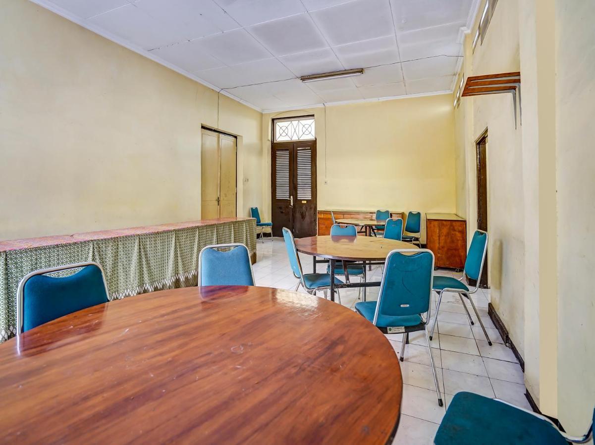 Oyo 90937 Tamu Syariah Hotel 2*